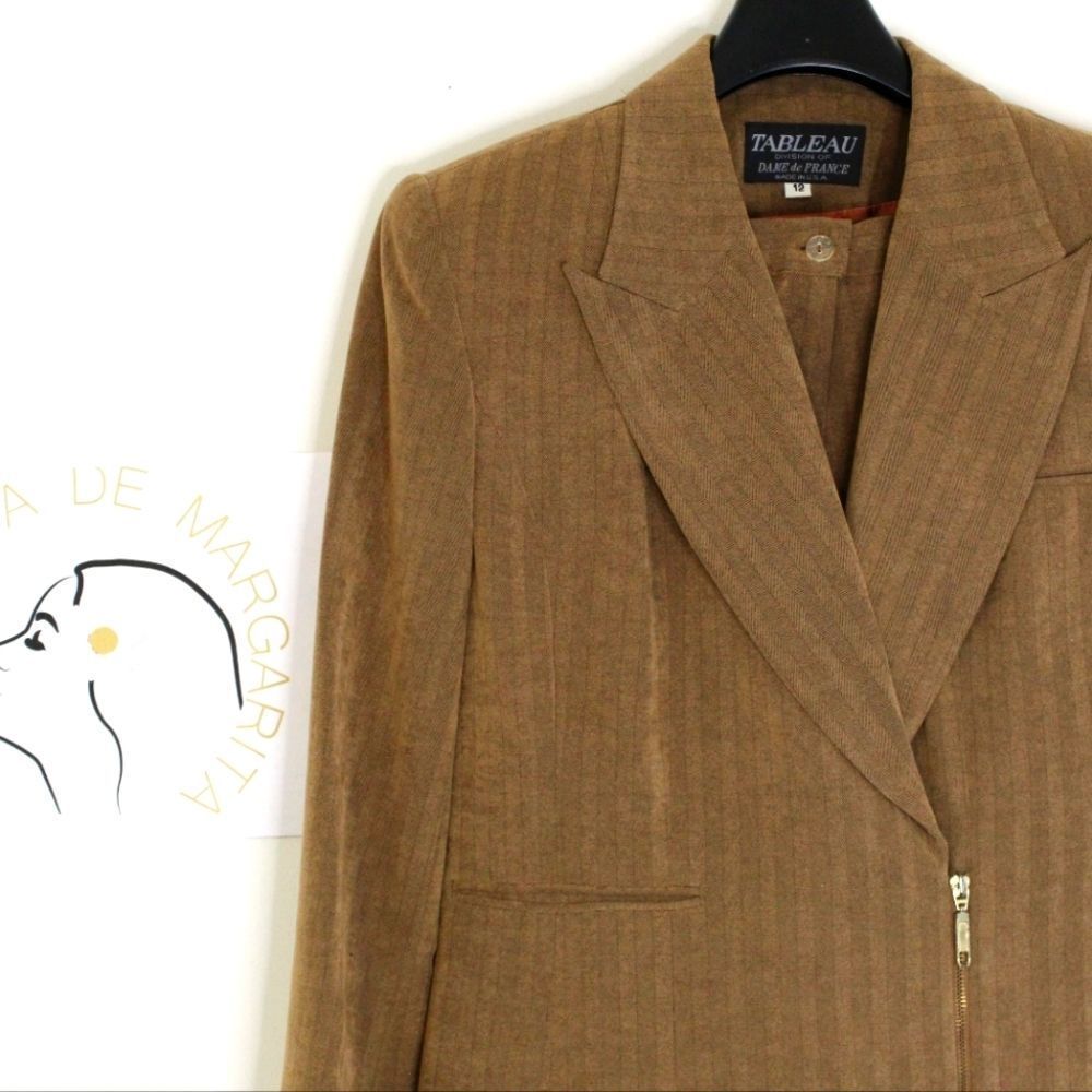 Mint conditions brown faux suede and golden details set of pants and blazer